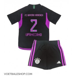 Bayern Munich Dayot Upamecano #2 Uit tenue Kids 2023-24 Korte Mouw (+ Korte broeken)