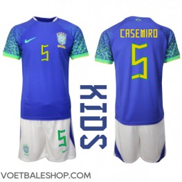Brazilië Casemiro #5 Uit tenue Kids WK 2022 Korte Mouw (+ Korte broeken)