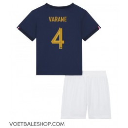 Frankrijk Raphael Varane #4 Thuis tenue Kids WK 2022 Korte Mouw (+ Korte broeken)