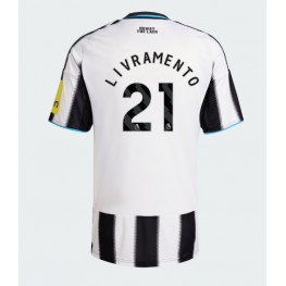 Newcastle United Tino Livramento #21 Thuis tenue 2025-26 Korte Mouw Newcastle United Tino Livramento #21 Thuis tenue 2025-26 Korte Mouw