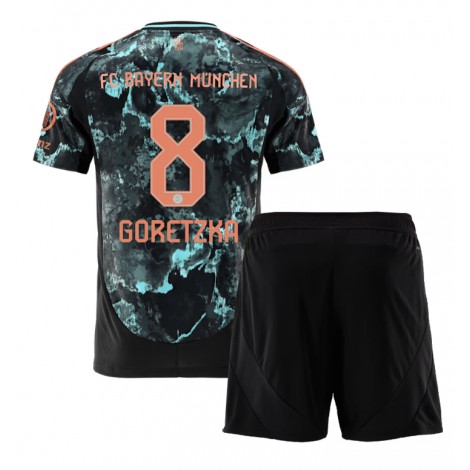 Bayern Munich Leon Goretzka #8 Uit tenue Kids 2024-25 Korte Mouw (+ Korte broeken)