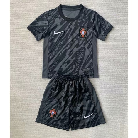 Portugal Keeper Uit tenue Kids EK 2024 Korte Mouw (+ Korte broeken) Portugal Keeper Uit tenue Kids EK 2024 Korte Mouw (+ Korte broeken)